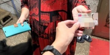 九旬翁正午外出尋妻 內埔警耐心護送返家