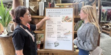 營造國際友善氛圍  花縣府輔導店家優化雙語環境