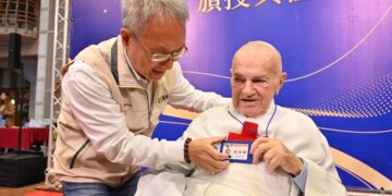 來台超過一甲子為宜蘭打開世界舞台   秘克琳神父獲頒榮譽縣民