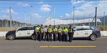 國小姐妹花路邊張望 熱心內埔警協助返家