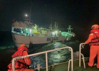 漁工外海作業手指遭魚鉤穿刺傷 臺南海巡即刻救援