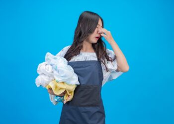 洗衣機也救不了的污漬怎麼辦？夏季衣物深層清潔方法大公開！