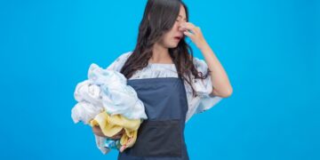 洗衣機也救不了的污漬怎麼辦？夏季衣物深層清潔方法大公開！