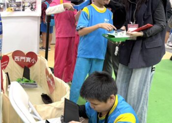 教育部「中小學數位學習深耕計畫」展現AI × 永續跨域學習成果　八年培育逾兩萬名AI永續人才與十多位師鐸獎教師