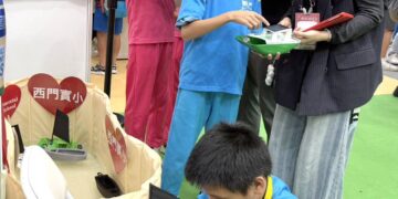 教育部「中小學數位學習深耕計畫」展現AI × 永續跨域學習成果　八年培育逾兩萬名AI永續人才與十多位師鐸獎教師