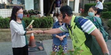 單槍匹馬追垃圾車拜票 高雄左楠區議員參選人『楠梓漢薛兆基』用腳步傾聽基層聲音