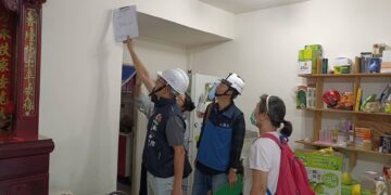 新店社區擋土牆坍塌     侯友宜視察確認安全      周邊50名住戶明早可「先行返家」