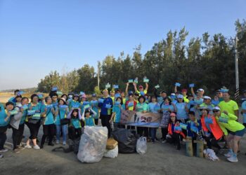 古都馬20週年號召百位跑者前進漁光島淨灘 以行動響應綠色賽事