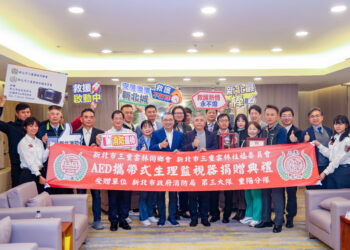 三重雲林同鄉會送暖     捐贈生理監視器予消防局     侯友宜代表受贈致謝