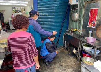 新北市場處四年有成     攤商安裝截留器或細濾網     71處攤集區擺脫水溝惡臭