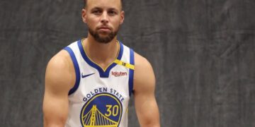 影/《NBA》「咖哩大神」Curry復活單節獨得22分 轟本季新高46分助勇士逆轉拔掉馬刺