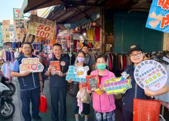 首創潮州警察廟農民曆 接地氣宣導反詐、交通及婦幼安全