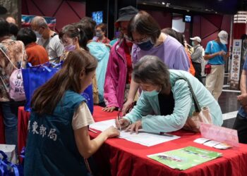 屏東郵局樂齡運動-郵聚樂齡，防詐同行　觀影活動熱鬧登場