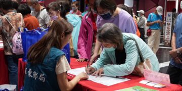 屏東郵局樂齡運動-郵聚樂齡，防詐同行　觀影活動熱鬧登場