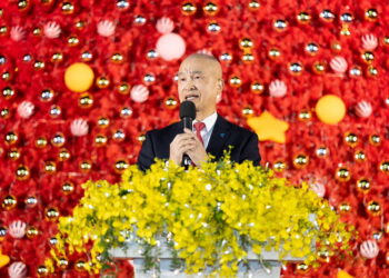 雙春金蛇年最高火紅15米聖誕樹　璀璨國北教大！