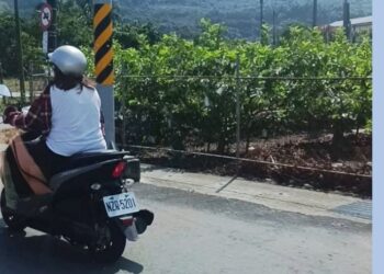 腳踏墊置放嬰童太危險 湖內警分局籲家長安全乘載