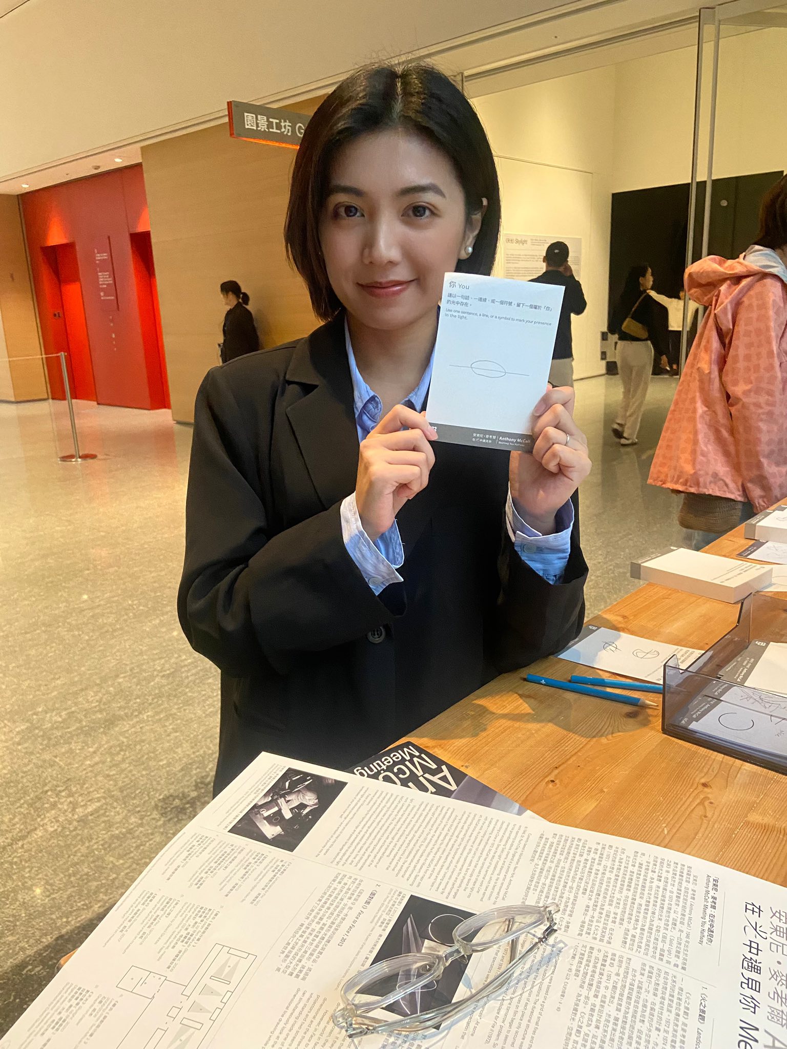 ▲具有倫敦大學國王學院藝術與文化管理碩士的劉品妡,過去是民進黨新生代幕僚,如今走進選區依舊維持對文化現場的敏銳觀察。(圖/大安文山區市議員參選人劉品妡臉書)