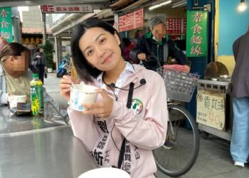 ▲劉品妡用腳步走進市場，用心傾聽每一位市民的聲音，以最直接的方式爭取民眾的支持。（圖／劉品妡臉書）