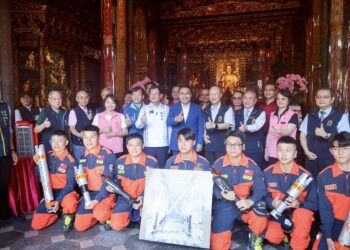 龍山寺長期熱心公益     助消防同仁完善救災救護裝備     侯友宜親自致謝