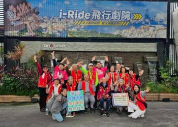 華山百歲長者體驗沉浸式飛行劇場  暢遊台灣美景