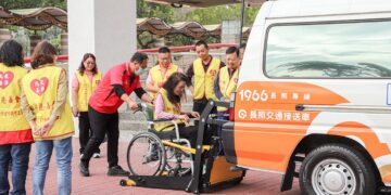 長照車輛供不應求 嘉義汽修工會捐贈復康巴士