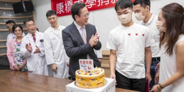 見證奇蹟！康橋中學捐款感謝彰基醫護團隊守護生命