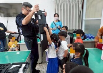 小手牽大手參訪派出所 學習交通安全與防詐常識