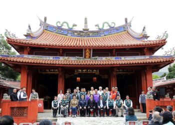 賴清德總統到臺南孔廟、正統鹿耳門聖母廟、歸仁仁壽宮參拜揭匾 黃偉哲全程陪同為市民祈福