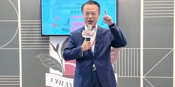 五星縣長翁章梁化身代言人   啡嚐嘉義X高山茶都跨界登場
