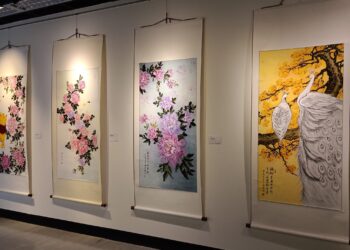 墨情傳愛 ‧ 梁美月創作巡迴展—多元媒材交織的藝術旅程於高雄市文化中心展出