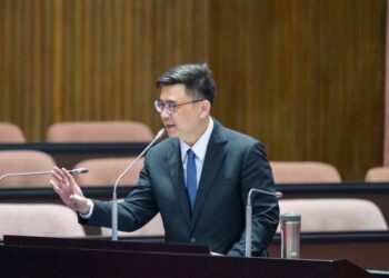 賴瑞隆促規劃南台灣24小時新機場　卓揆允年底前啟動選址