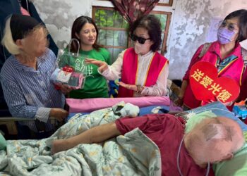 創世基金會暖心禮包 溫暖了植物人家庭