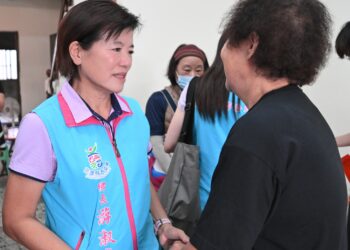 堰塞湖潰決受災吉安鄉籍住民  游淑貞偕同鄉代捐贈救助金