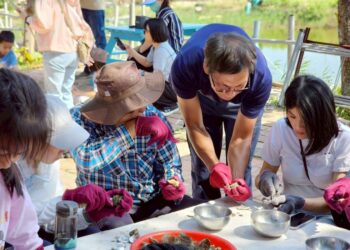 親子化身蚵學家 深度體驗嘉義蚵文化