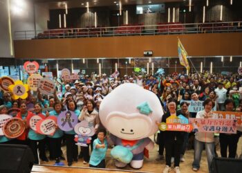 社區防暴吉祥物　「抱抱雲初登場縣府表揚防暴大使、防暴社區