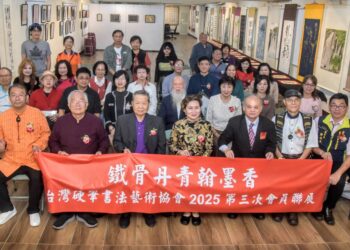 「鐵骨丹青翰墨香」硬筆書法會員聯展 八卦山大佛隆重登場