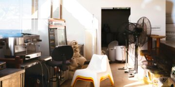 冷氣不夠涼怎麼辦？透過改變循環扇擺放，改善房間悶熱狀況