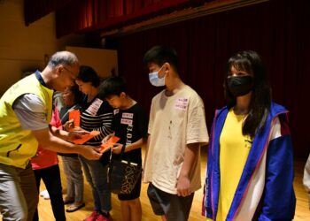 「窮不能窮教育」! 彰化市公所頒發低收入戶子女教育補助費