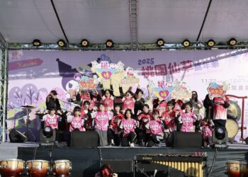 桃園仙草嘉年華揭幕  9大「酷洛米」主題裝置穿梭浪漫紫色花海