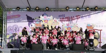 桃園仙草嘉年華揭幕  9大「酷洛米」主題裝置穿梭浪漫紫色花海