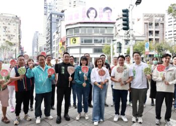 情誼三十載 邱議瑩攜手陳其邁子弟兵 「最像陳其邁的參選人」換新看板宣告接棒