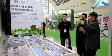 三地能源帶蝦貝到場實證「漁電共生」 TASS展現全台最大實證基地成果