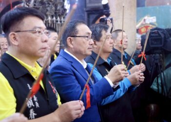 白沙屯媽祖駕到!板橋慈惠宮啟動「百年會香」     侯友宜親自參拜祈福