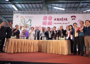 屏東酒廠102週年慶 大石曉規現場彩繪掀熱潮　南國酒窩在屏酒溫暖開展