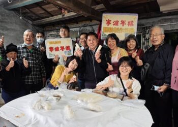 榮家住民前進大陳社區交流  揉出記憶中的年糕香
