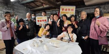 榮家住民前進大陳社區交流  揉出記憶中的年糕香