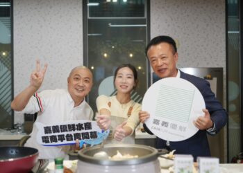 嘉義優鮮水產電商慶開幕    翁章梁與咪咪直播推優惠