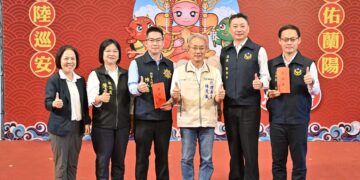 進安宮媽祖神飾遭竊蘇澳分局速破案  縣長頒發破案獎金