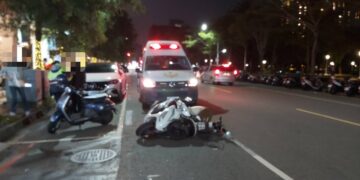 鼓山區南屏路2機車交通事故糾紛　鼓山警到場協助