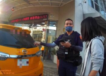 歸心似箭忘行李 湖內警急尋運將助找回